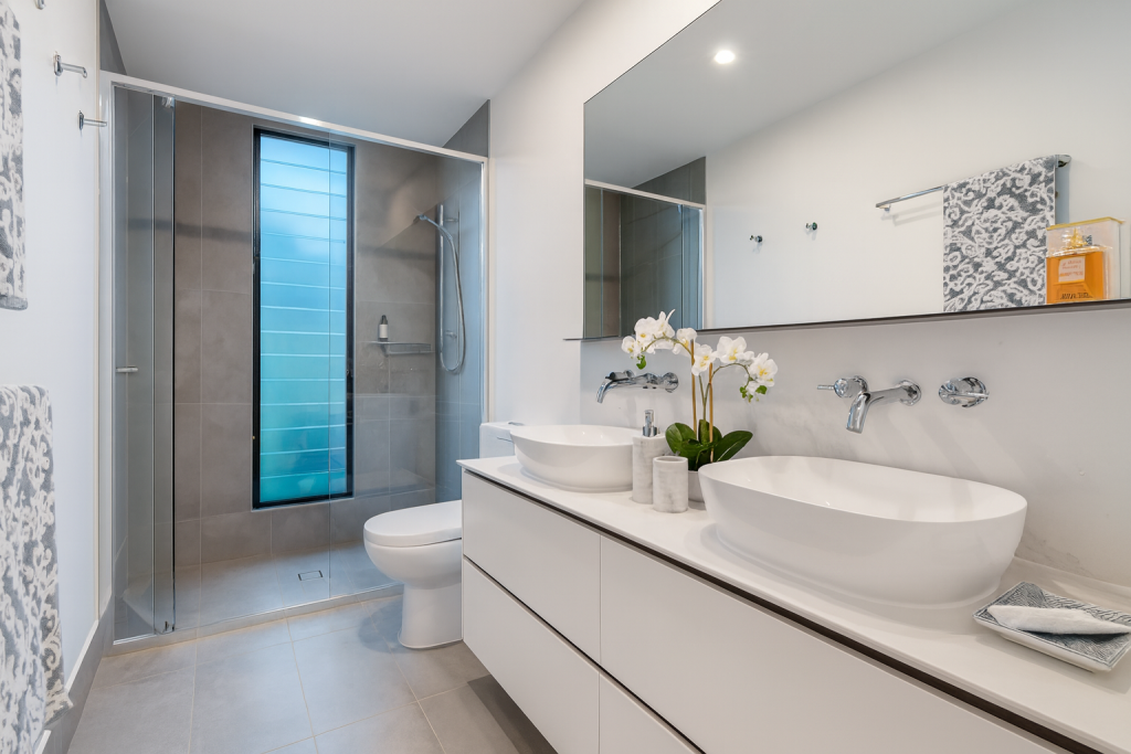 Baño reformado tras el cambio de bañera por ducha en Valladolid