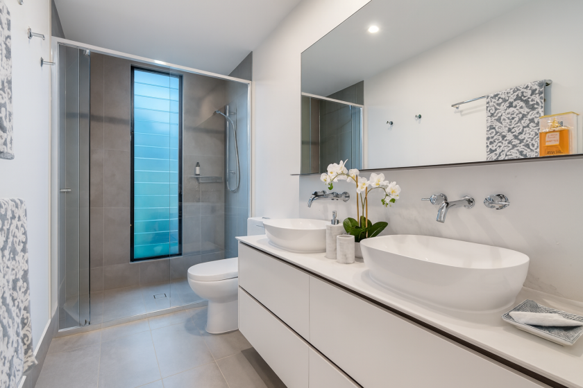 Baño reformado tras el cambio de bañera por ducha en Valladolid