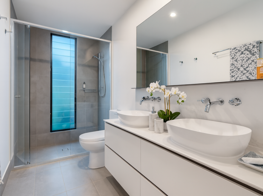 Baño reformado tras el cambio de bañera por ducha en Valladolid